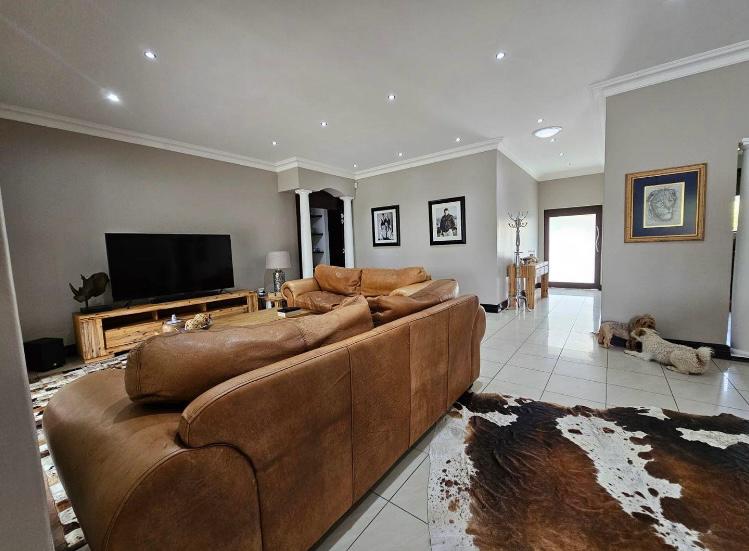 To Let 5 Bedroom Property for Rent in Jim Fouchepark Free State